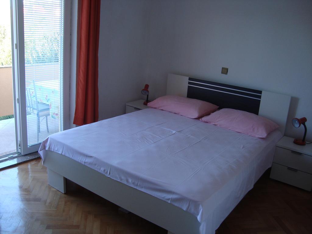 Apartments And Rooms Nediljko Bibinje Bagian luar foto